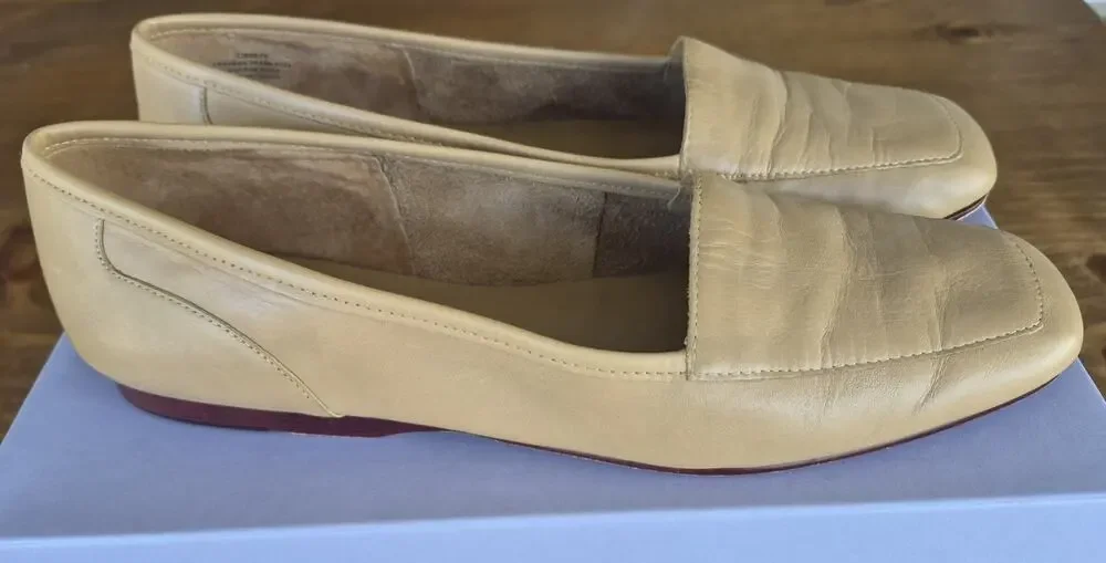 Enzo Angiolini Liberty Leather Loafers in Cream Slip On Flats Size 9